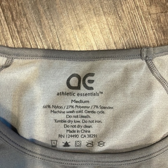 Athletic essentials, ruched, long sleeve tunic - Picture 2 of 3